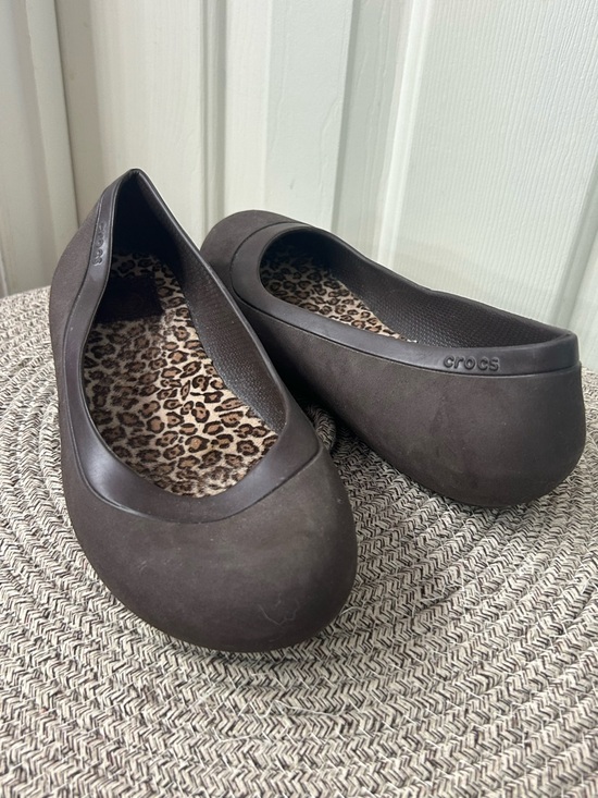 CROCS Shoes - Crocs Mammoth Shoes Womens 8 Ballet Flat Leopard Print Lined Dark Brown Slip On